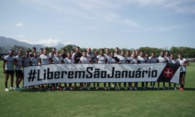 Jogadores fazendo campanha para liberar São Januário