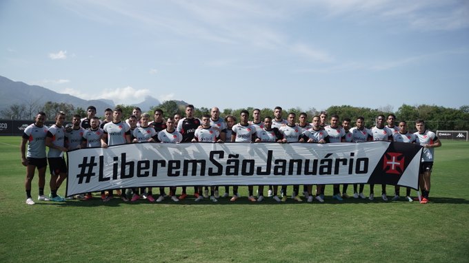 Jogadores fazendo campanha para liberar São Januário