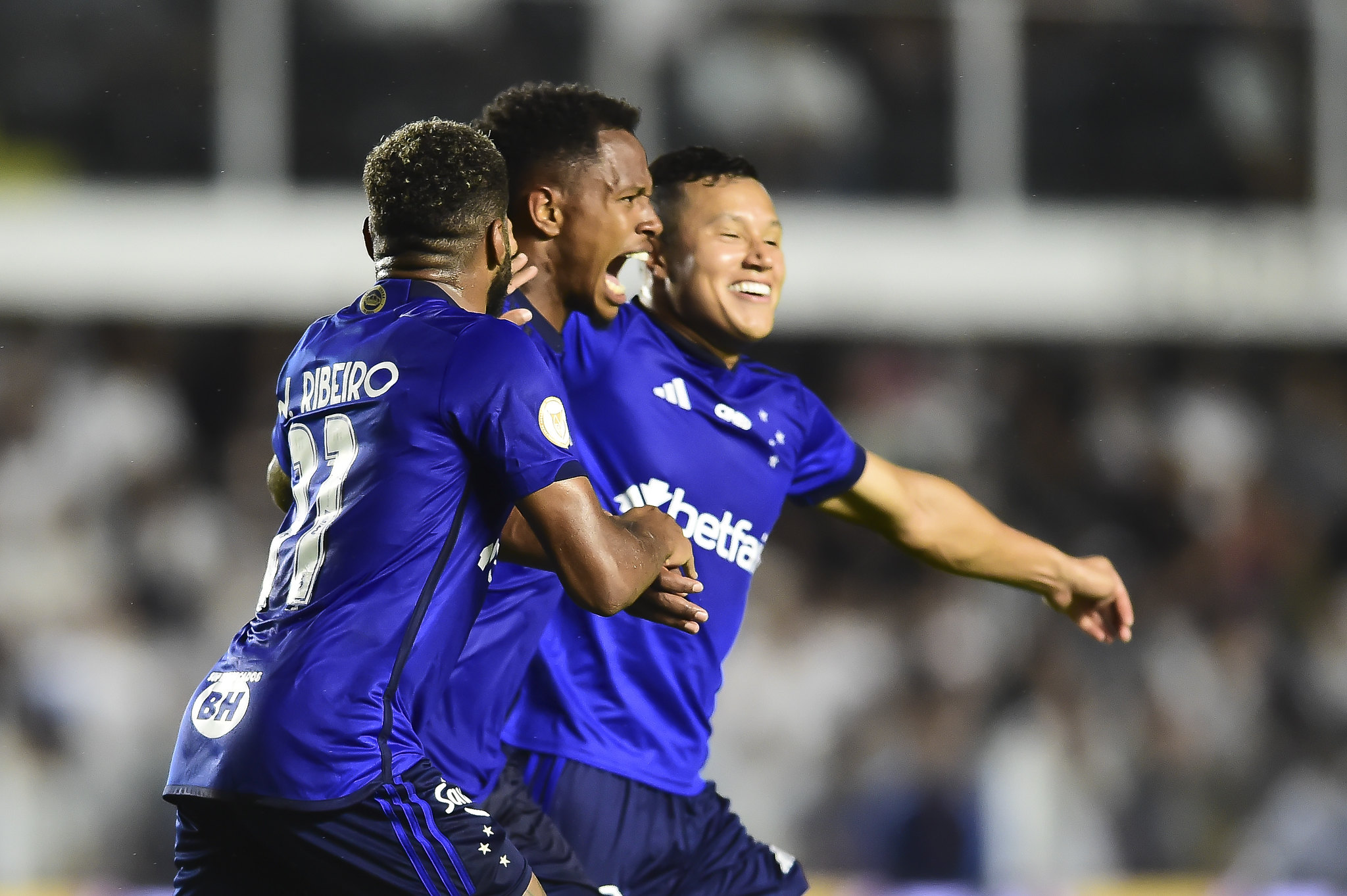 Notícias  Cruzeiro e Basquete Santos vencem na estreia do Final