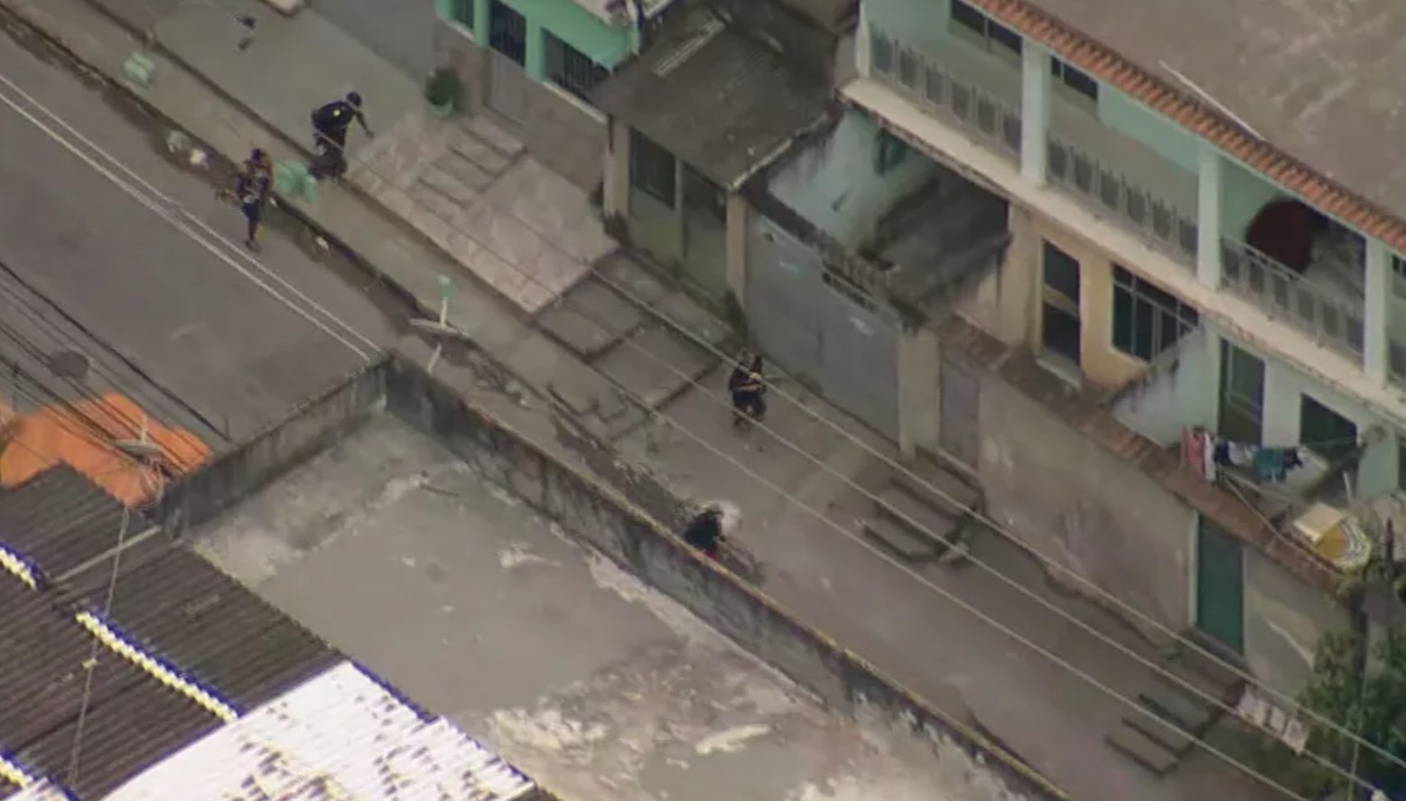 Guerra entre traficantes e milicianos na Praça Seca