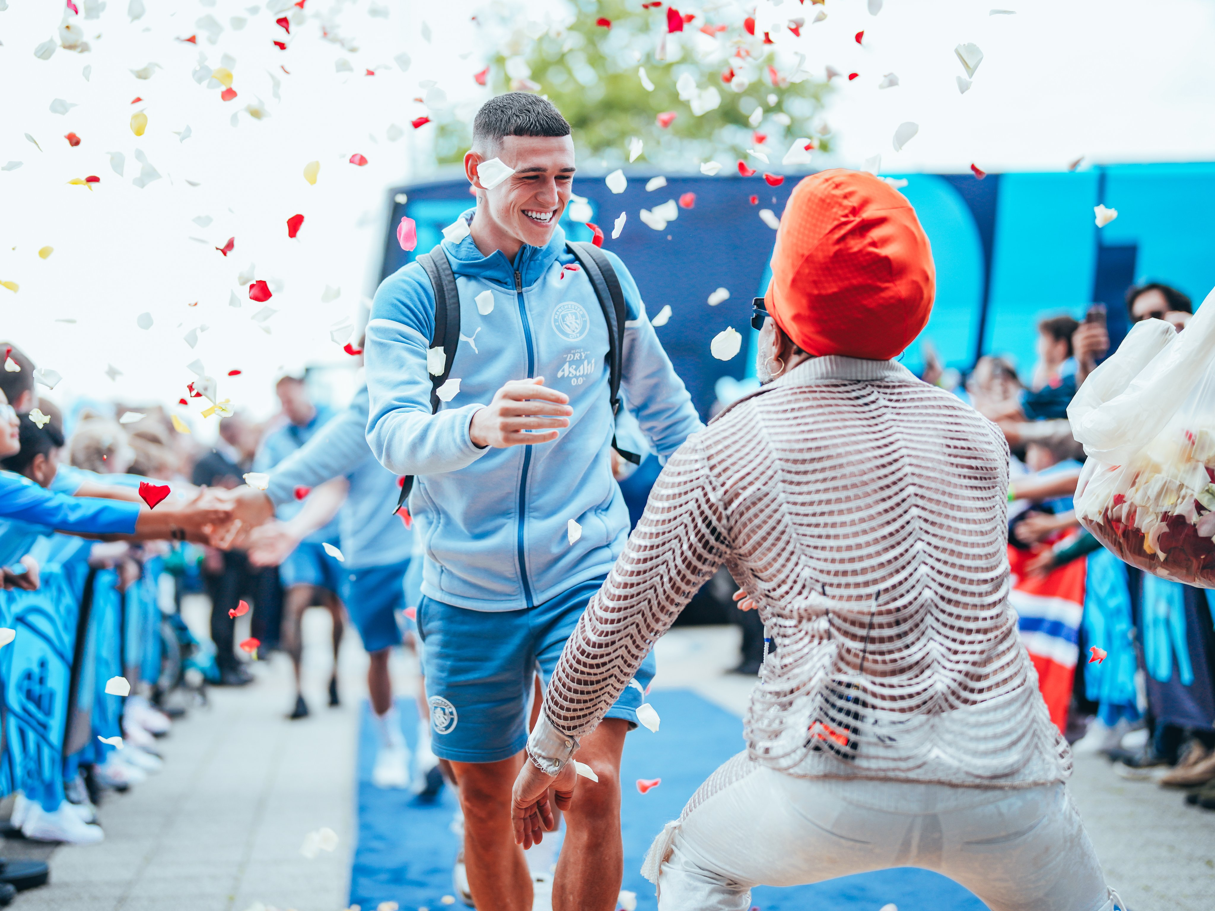 Com grande festa, Grupo City celebra entrada do Bahia para o conglomerado,  antes de jogo do Manchester - Super Rádio Tupi