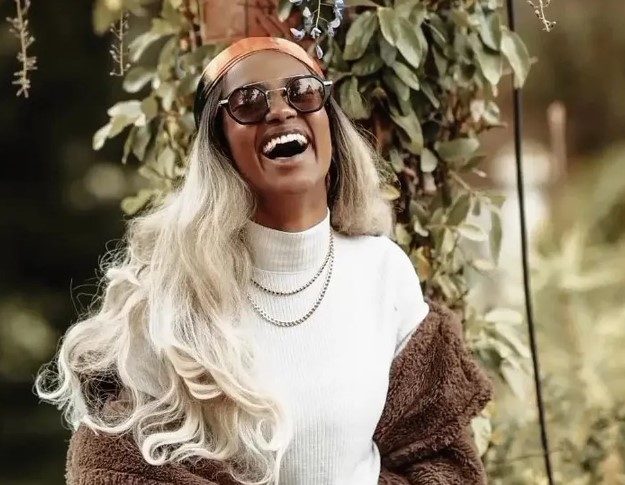 Dançarina da cantora Iza, Mileide Guedes