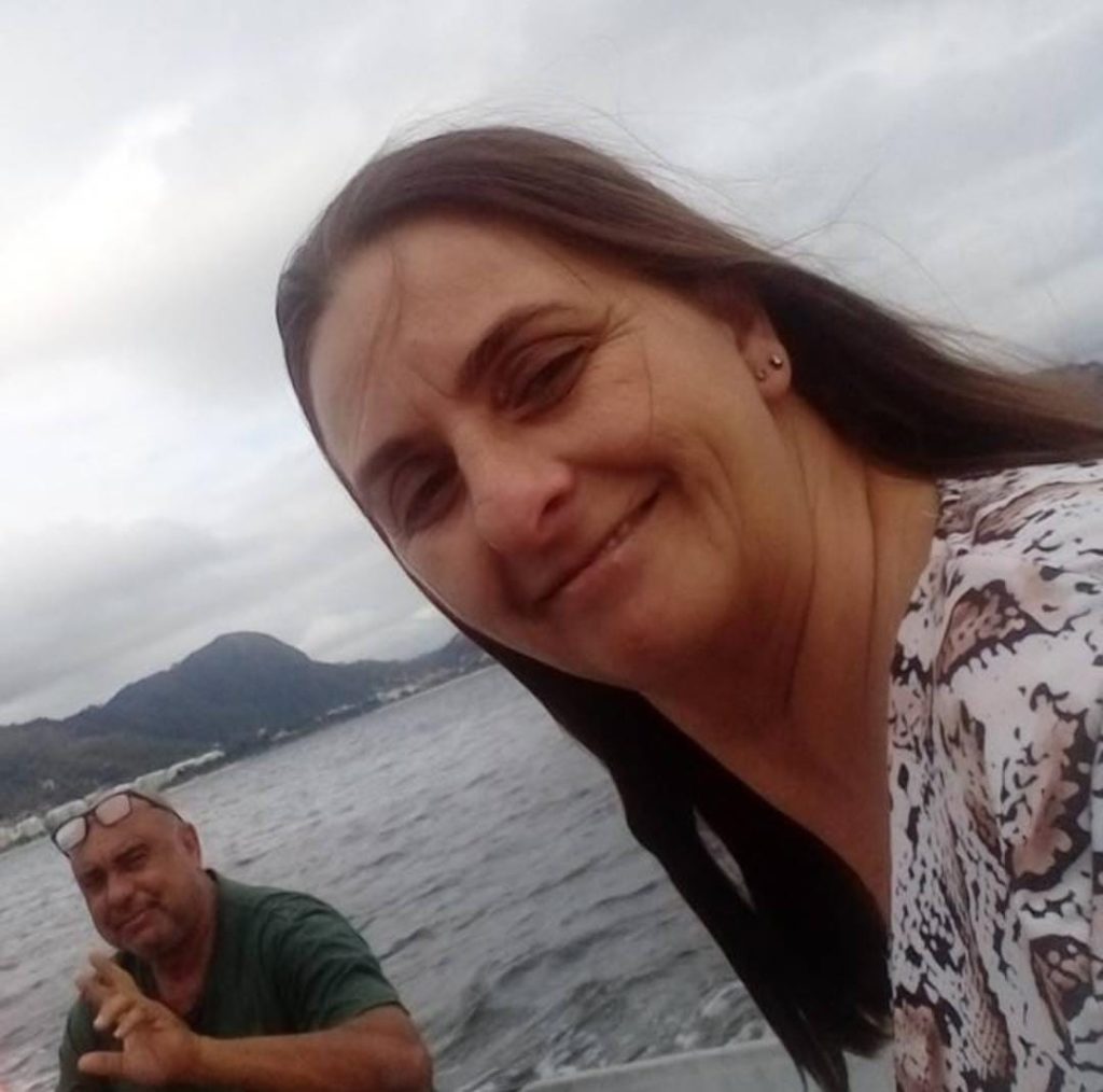 Ary da Conceição Filho, de 53 anos e Simone Lessa Pereira, de 51, moradores do bairro Jurujuba, foram encontrados já sem vida