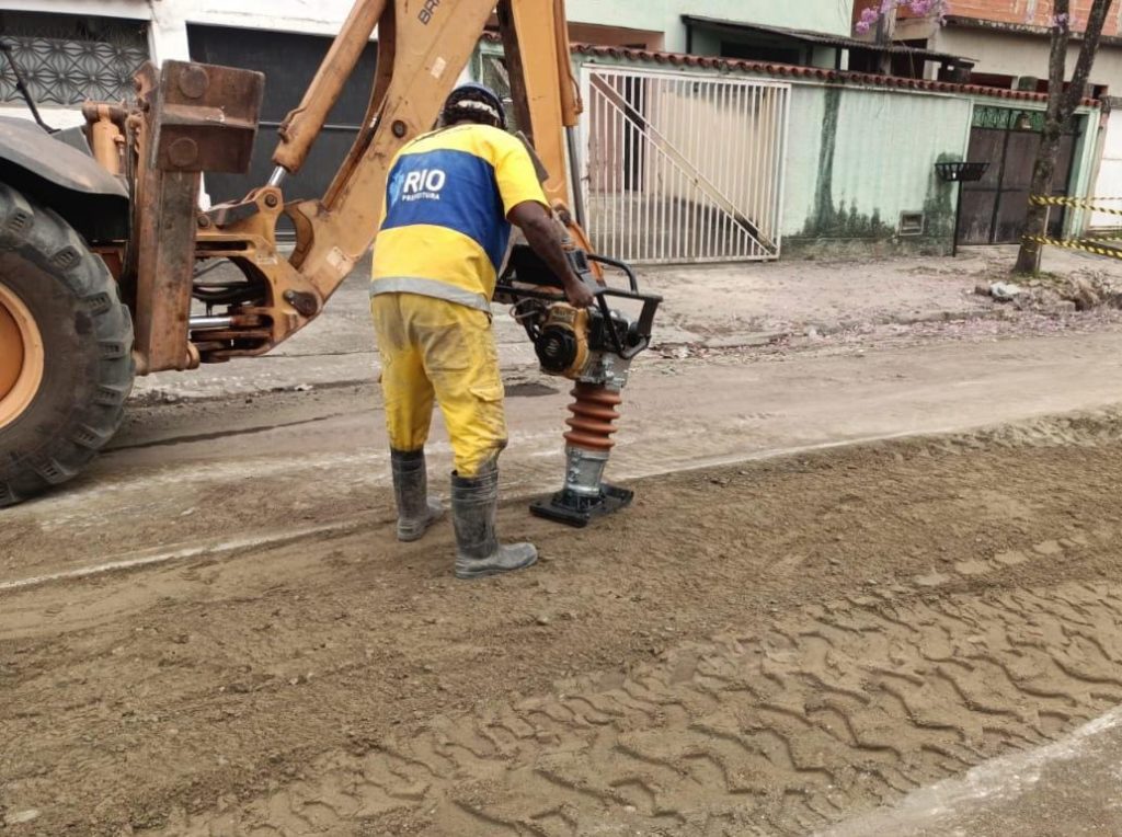 Prefeitura do Rio realiza obra de drenagem em Cosmos