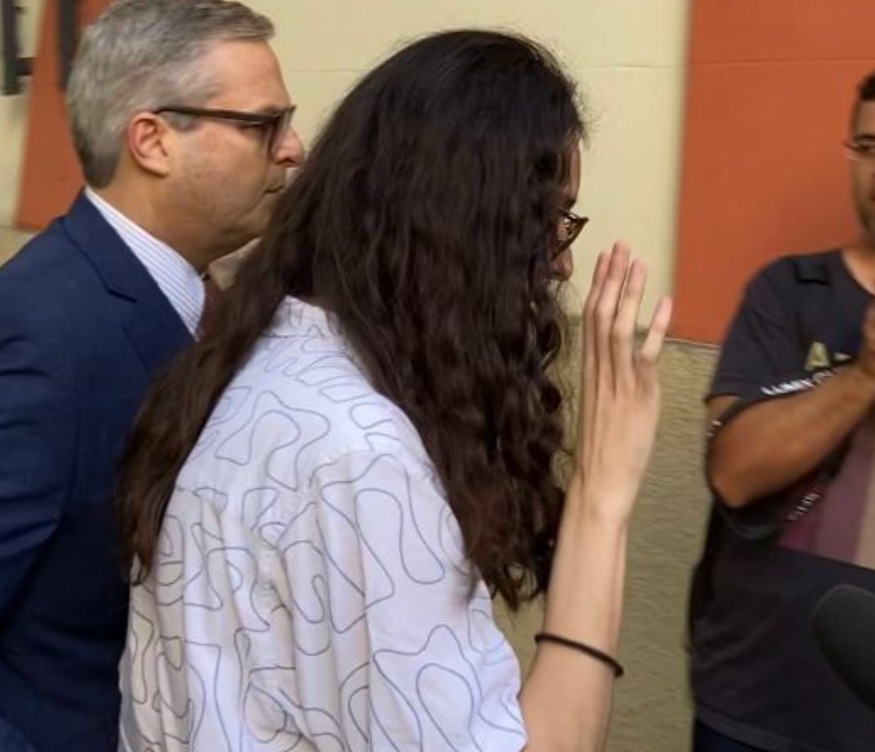 Victor Meyniel presta depoimento sobre agressão sofrida em Copacabana (Foto: Julia Cabrero/ Super Rádio Tupi)