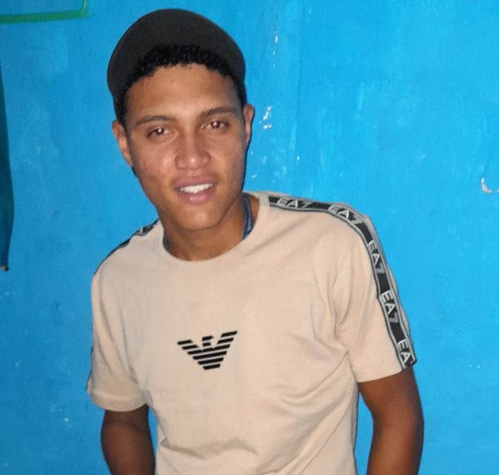 Wesley Barbosa de Carvalho, de 17 anos, estava indo trabalhar quando foi baleado, em Cordovil