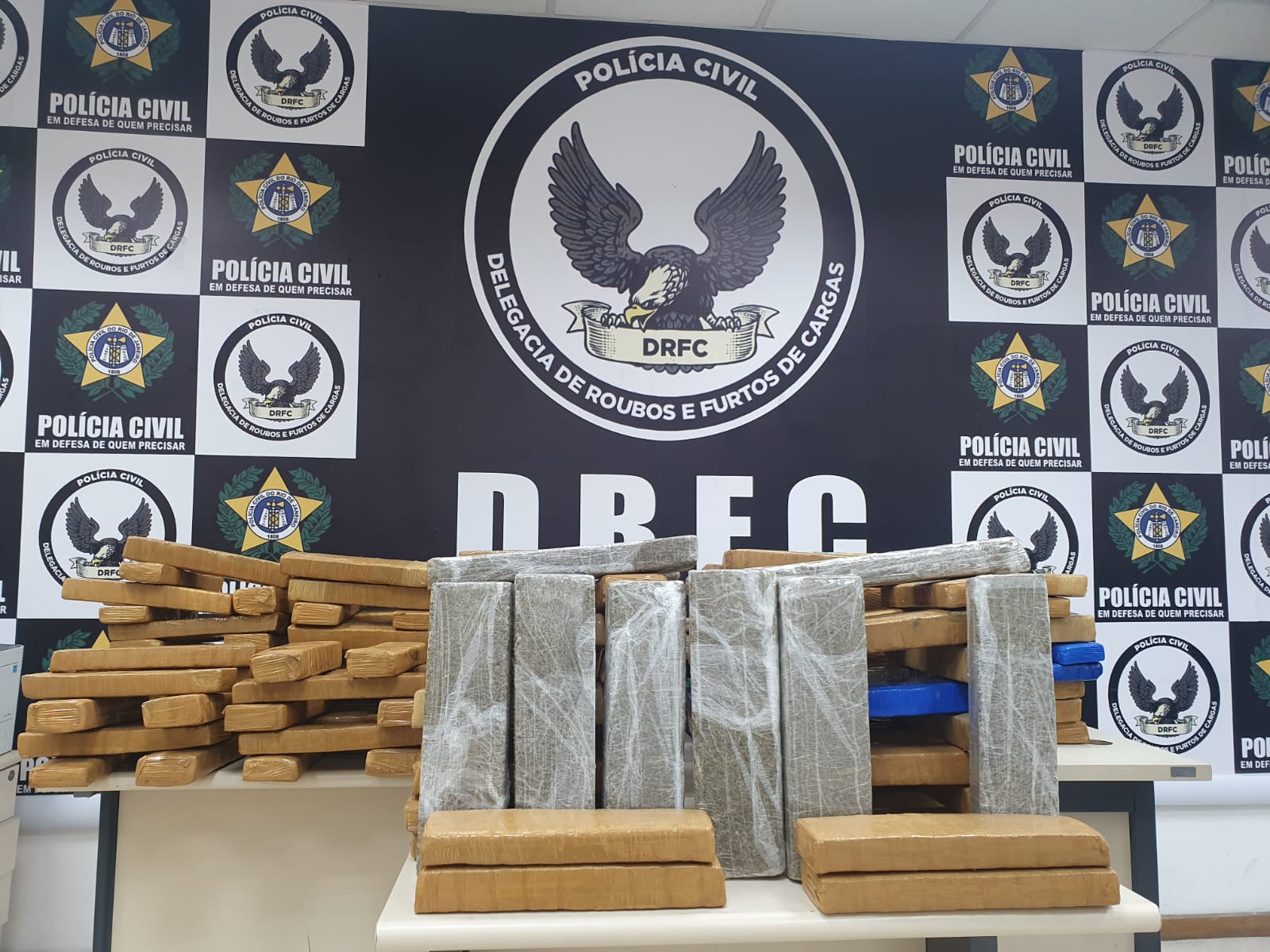 Presidente de torcida organizada do Botafogo é preso com 200 kg de maconha