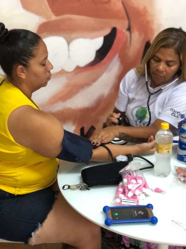 Projeto leva atendimento médico gratuito à Cidade de Deus