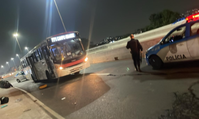 Criminosos jogam granada em ônibus durante arrastão na Avenida Brasil
