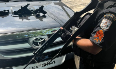 pistolas apreendidas com o chefe da milícia de São João de Meriti