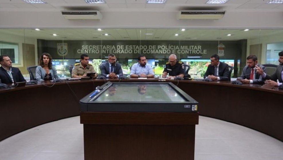 Cláudio Castro no Centro Integrado de Comando e Controle do RJ