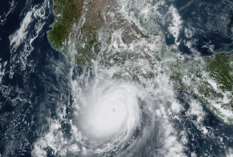 Formação do furação Otis na costa oeste do México