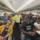 Passageiros brasileiros em voo da FAB que partiu de Israel