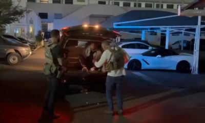 Peterson Luiz de Almeida, vulgo Pet ou Flamengo, sendo preso