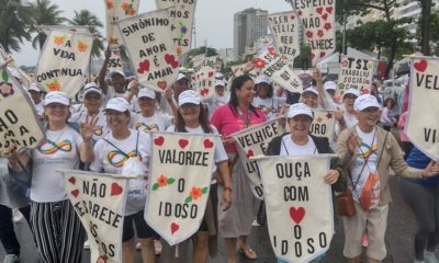 Copacabana recebe 'Caminhada Sesc Pela Valorização da Pessoa Idosa' (Foto: Thalyson Martins/ Super Rádio Tupi)