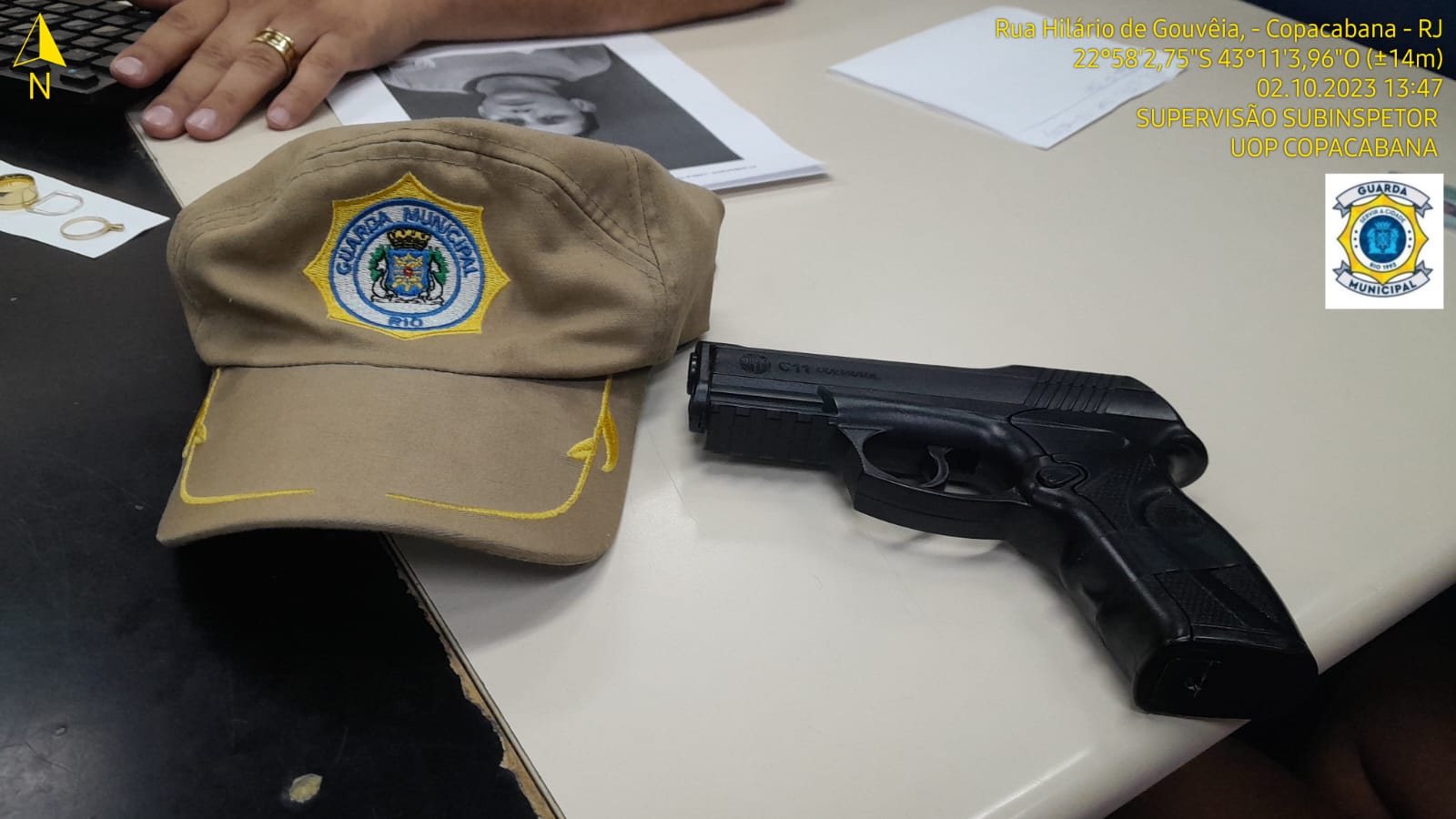 Mulher é presa após roubar anéis de ouro de turista em Copacabana (Foto: Divulgação)