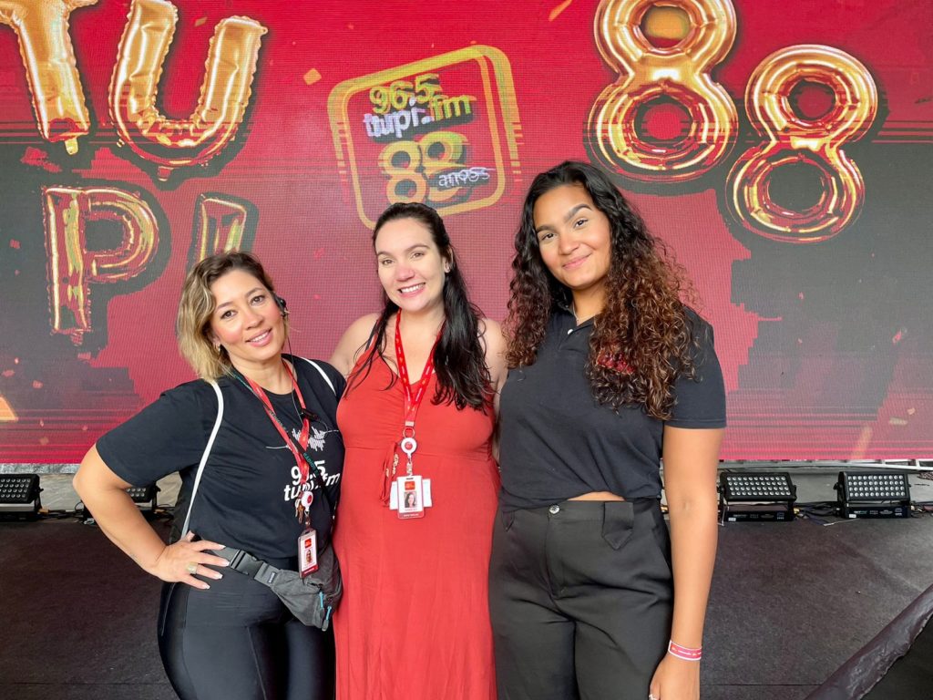 Parte da equipe comercial Parte da equipe técnica no aniversário de 88 anos da Rádio Tupi 
