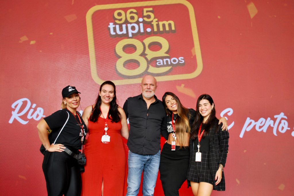 Parte da equipe comercial Parte da equipe técnica no aniversário de 88 anos da Rádio Tupi