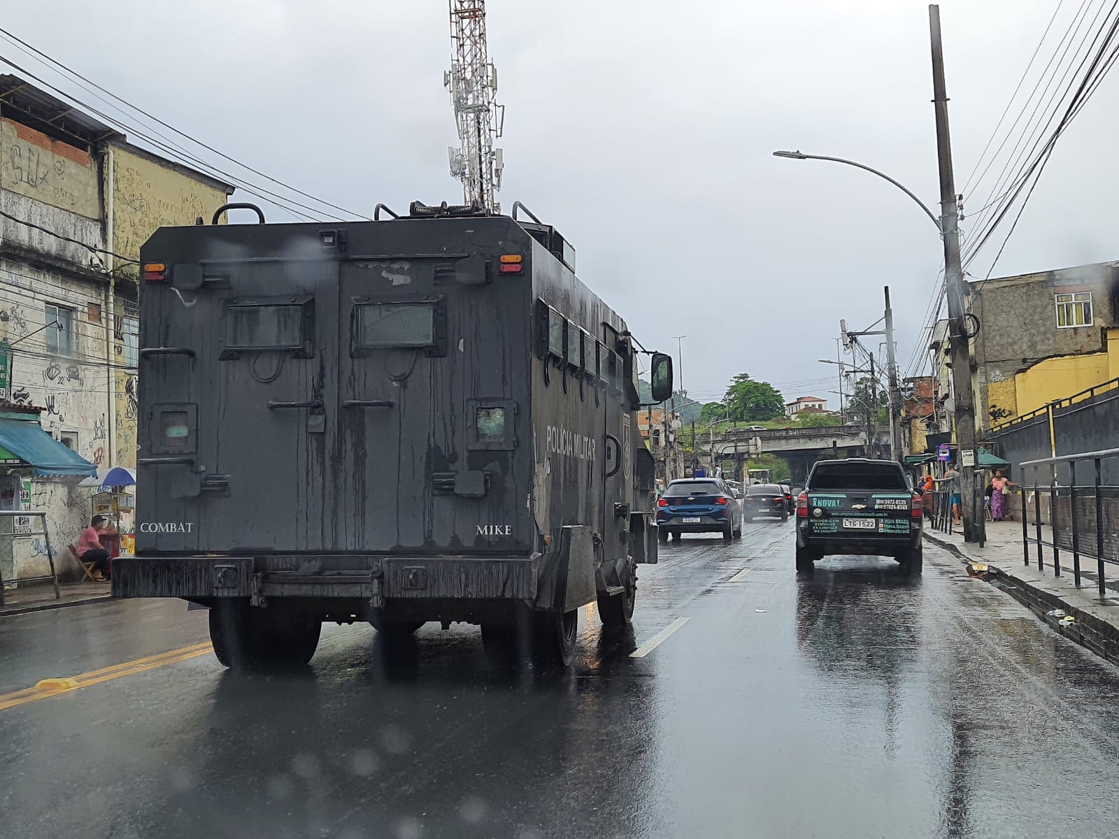 Blindado da Polícia Militar na Cidade de Deus