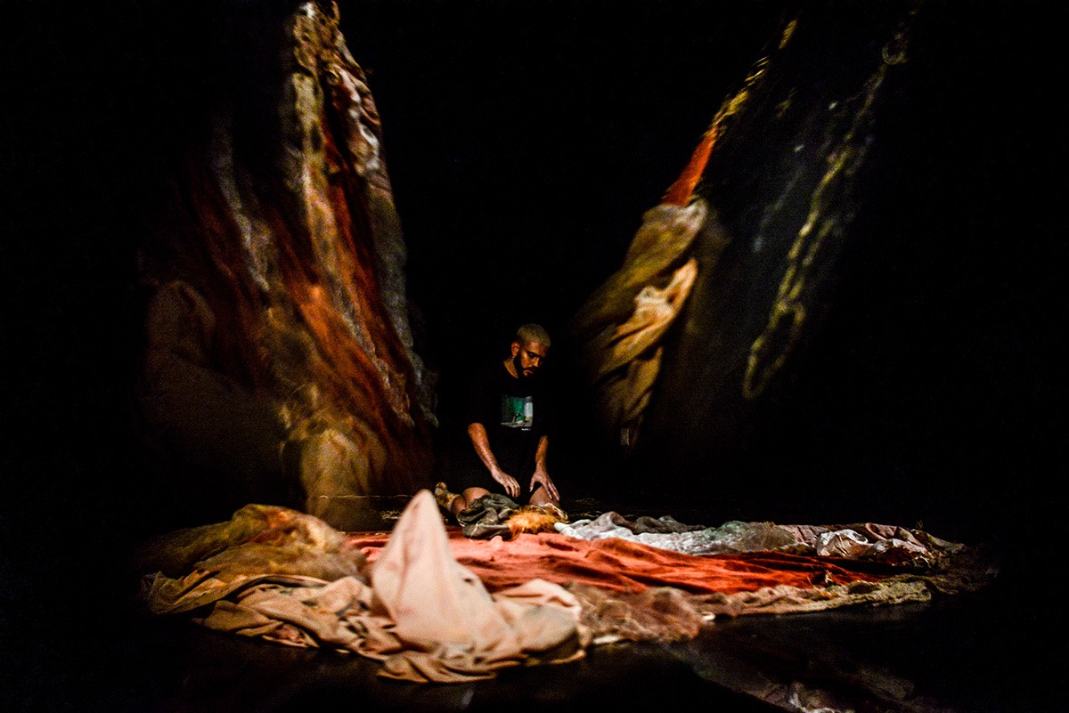 Inédito, 'Bípede sem pelo' estreia no Sesc Copacabana (Foto: Divulgação)
