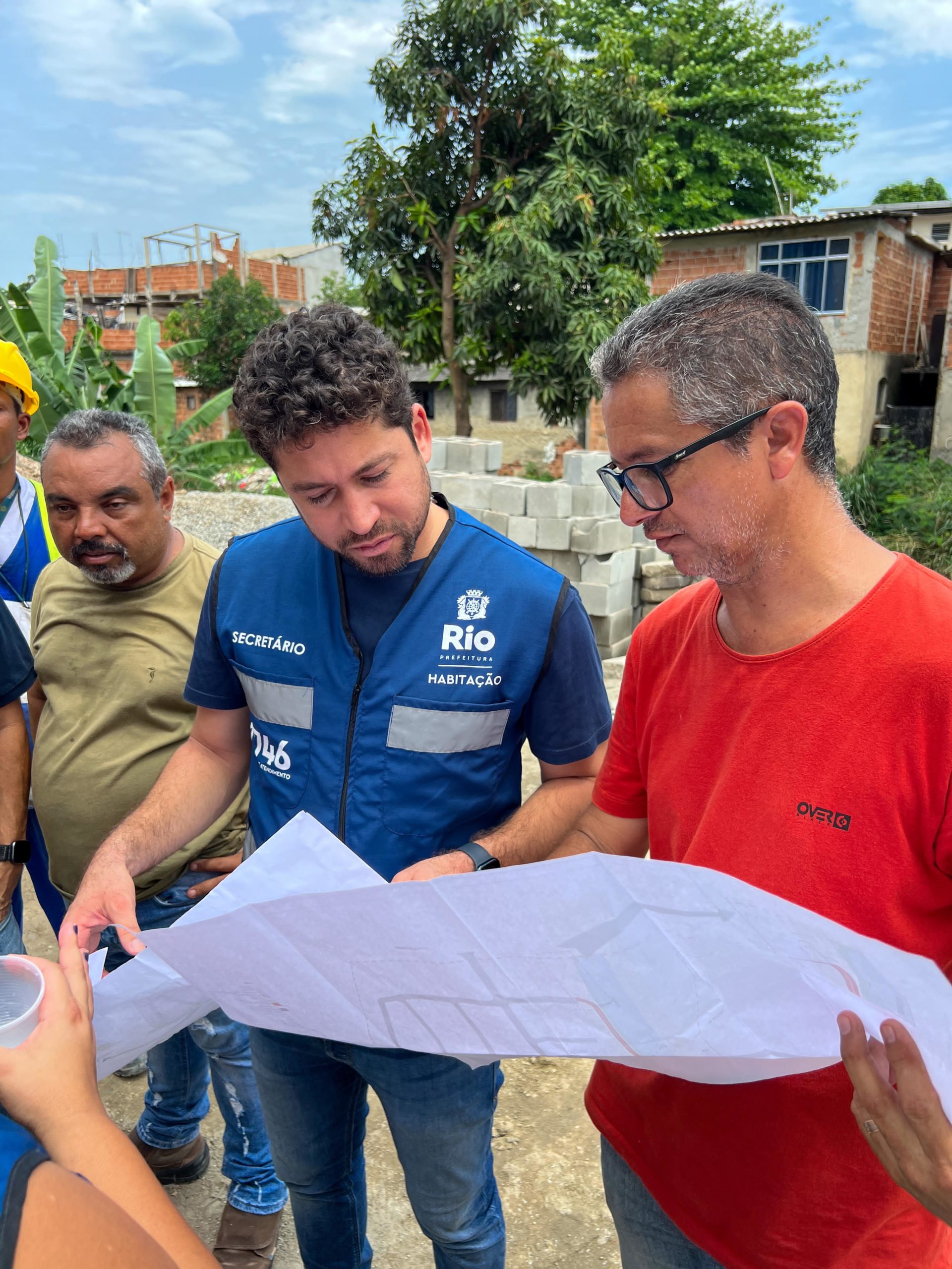 Secretaria de Habitação vistoria obras na comunidade Meringuava (Foto: Divulgação)