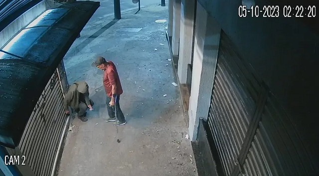 Polícia procura idosos acusados de furtarem mais de 40 caixas de cigarro em banca de jornal no Maracanã (Foto: Divulgação)