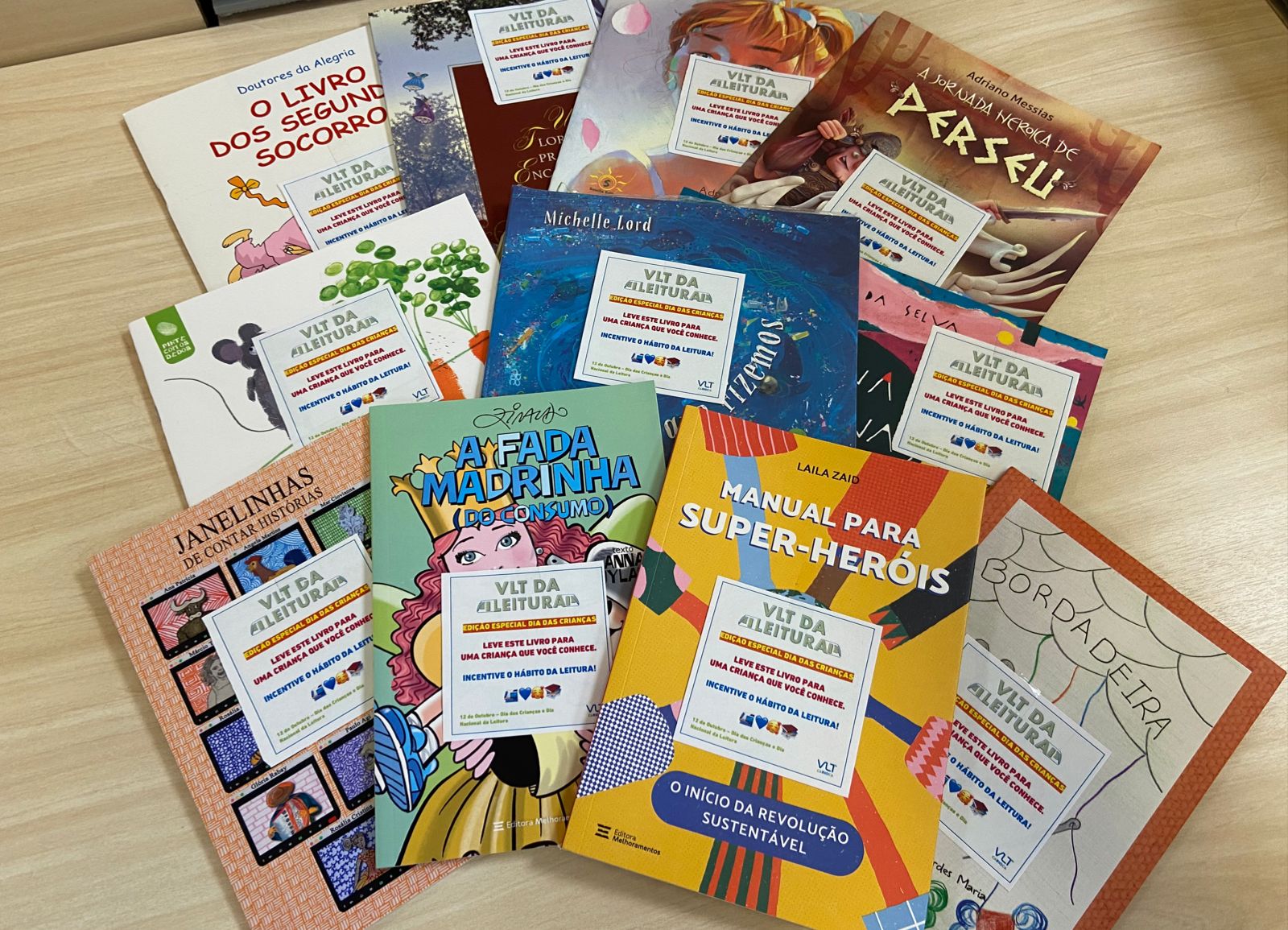 VLT distribui livros infantis em celebração ao Dia das Crianças