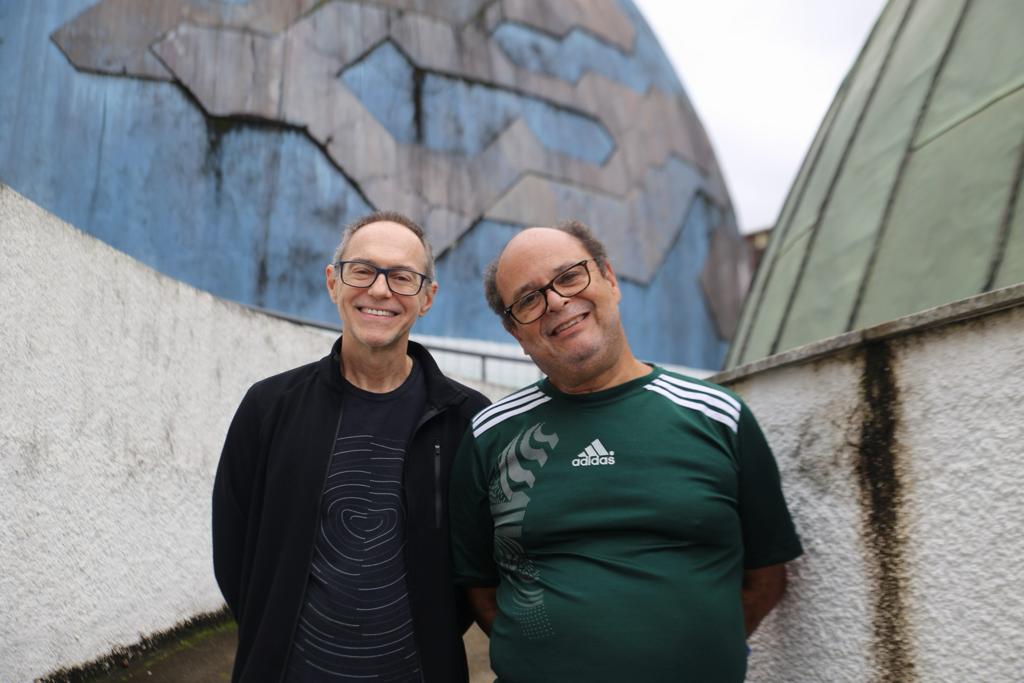 Os astrônomos Luís Guilherme Haun e Naelton Araujo esperam que o tempo ajude, e os cariocas possam assistir ao eclipse solar.