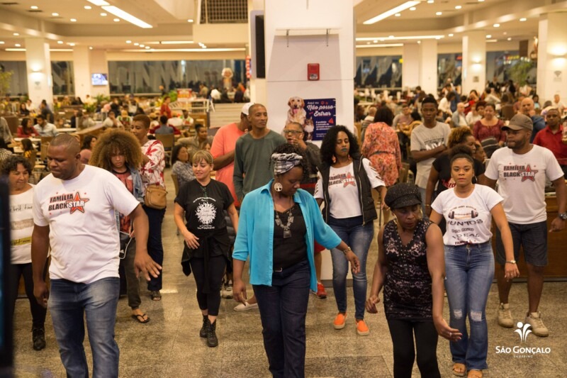 Baile Charme agita a sexta-feira pós feriado no Shopping São Gonçalo (Foto: Divulgação)