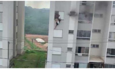 Criança ateia fogo em sofá, provoca incêndio e avós pulam do 4º andar em Minas (Foto: Reprodução)