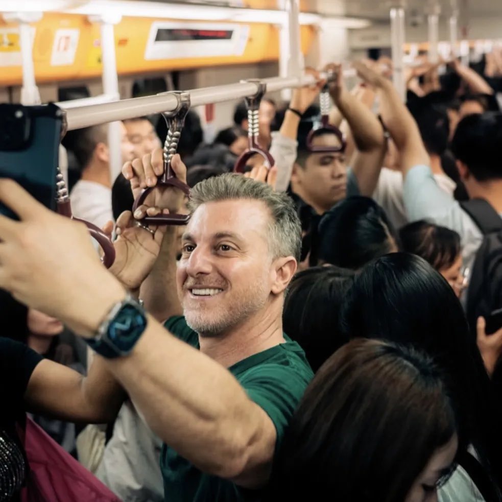 Luciano Huck embarca em metrô na China e relata experiência: 'Uma loucura' (Foto: Divulgação)