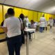 Campanha de vacinação em estação do metrô no Rio