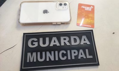 Guardas municipais prendem homem após roubar celular na Glória (Foto: Divulgação)