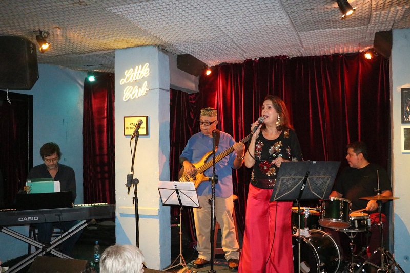 Cantora Anna Condeixa volta aos palcos cariocas com homenagem à Rita Lee e João Donato