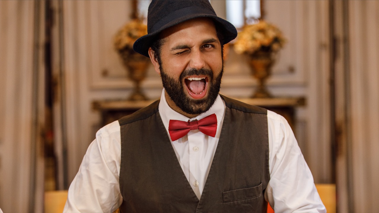 'O Homem Que Sabia Javanês' realiza temporada no Teatro da Barra, com ingresso voluntário (Foto: Divulgação)