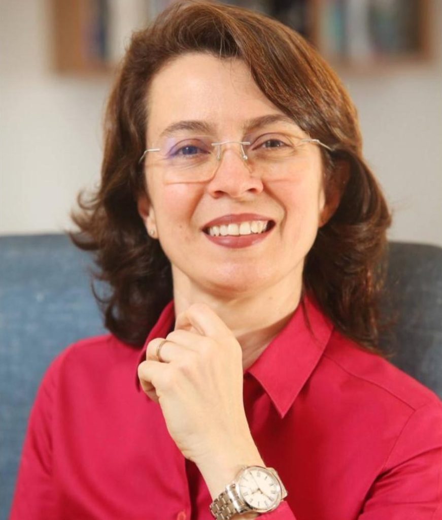 Especialista em gestão de saúde e felicidade Chrystina Barros