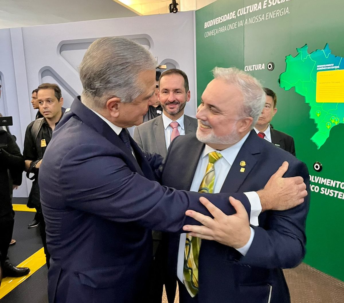 Em conversa com presidente da Petrobras deputado pede que empresa invista no setor nuclear