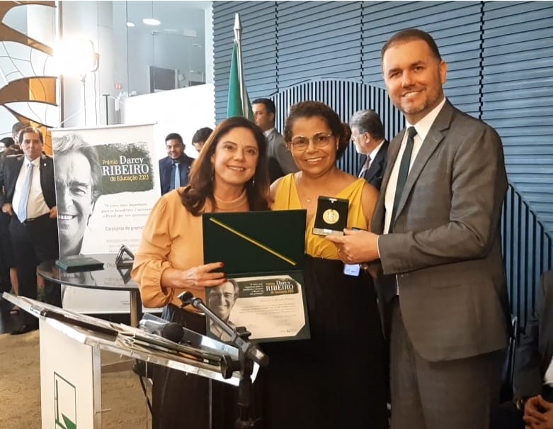 Faetec Favo de Mel recebe prêmio Darcy Ribeiro de Educação