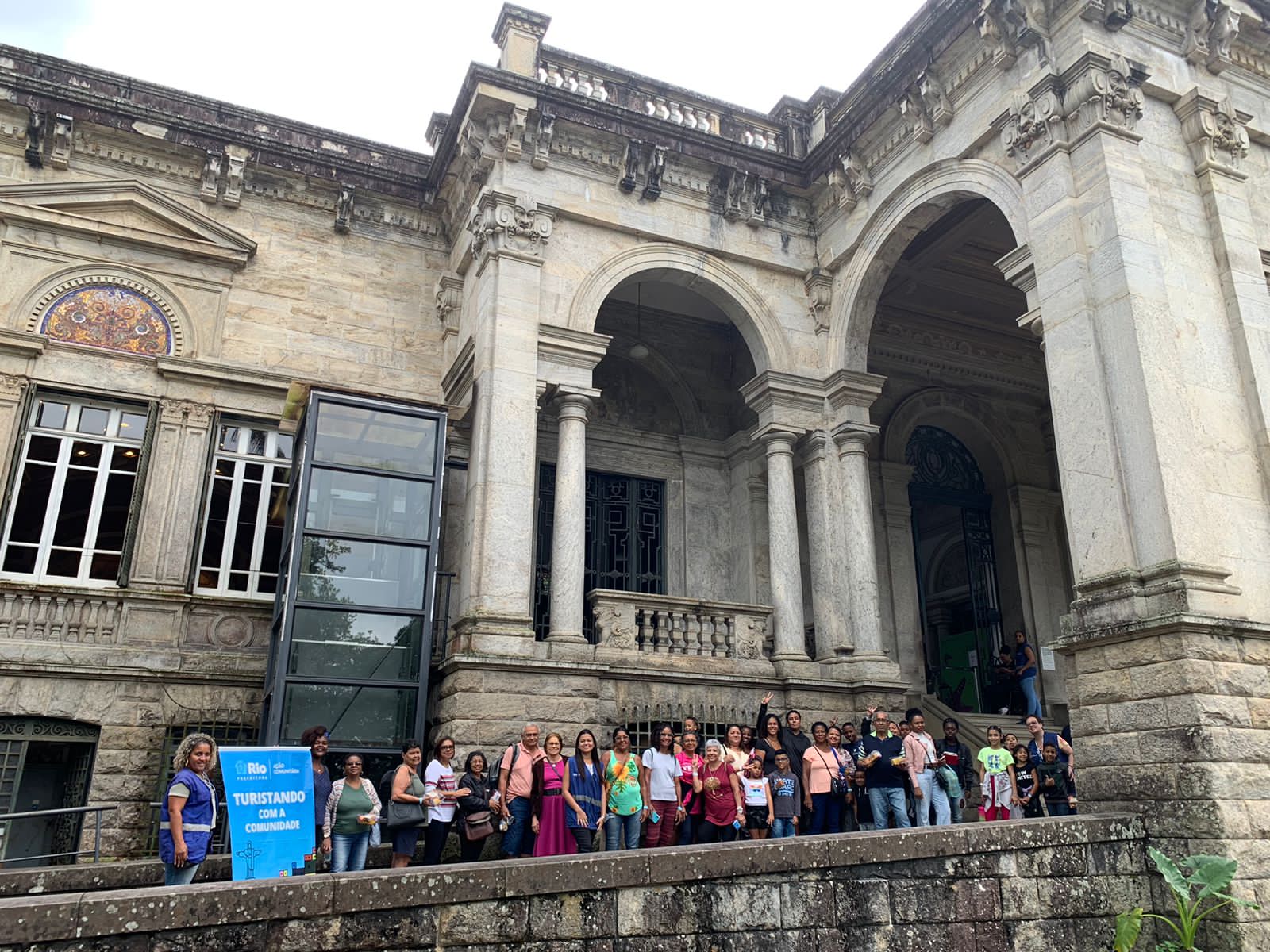 Prefeitura leva grupo de moradores da Boca do Mato, no Complexo do Lins, para conhecer o Parque Lage (Foto: Divulgação)