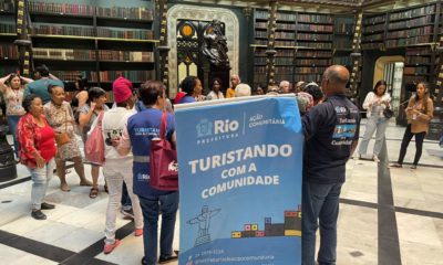 Grupo de idosos atendidos por CRAS é levado pela Prefeitura para programa cultural no Real Gabinete Português de Leitura, no Centro (Foto: Divulgação)