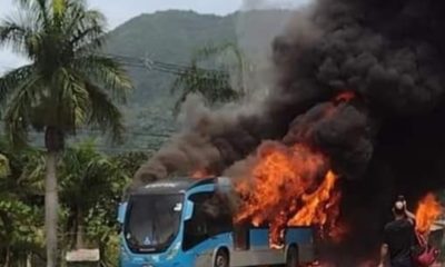Ônibus do BRT pega fogo no Recreio, na Zona Oeste do Rio (Foto: Divulgação)