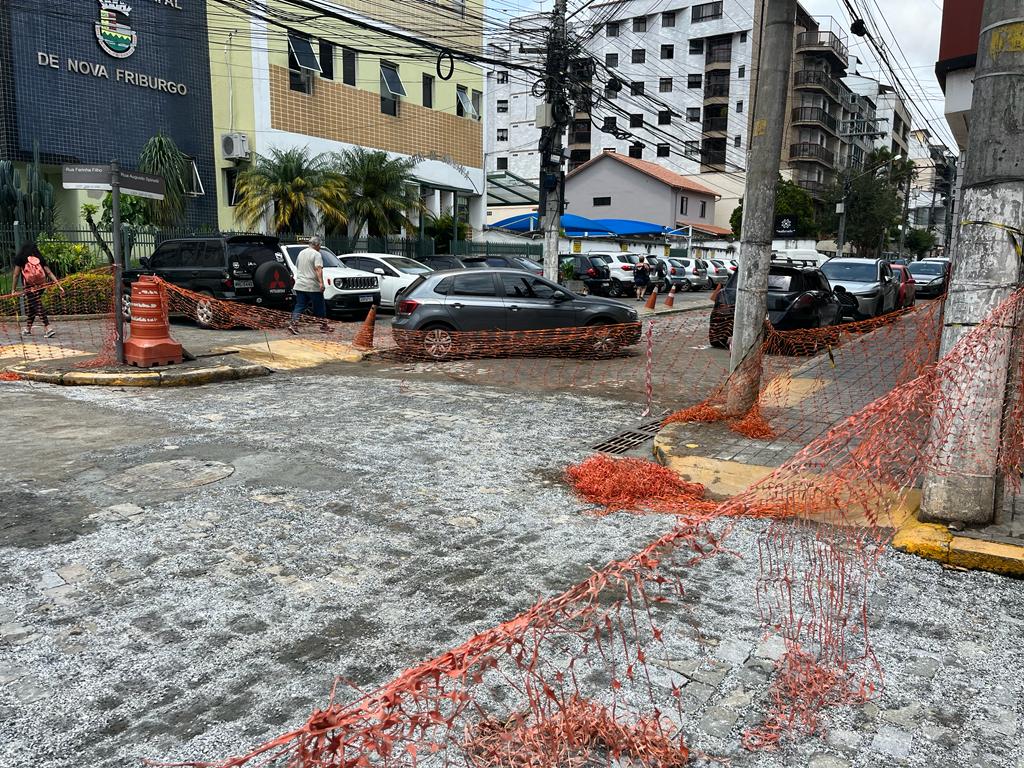 Secretaria de Infraestrutura e Obras Públicas entrega obra de drenagem e pavimentação, no Centro de Nova Friburgo (Foto: Divulgação)