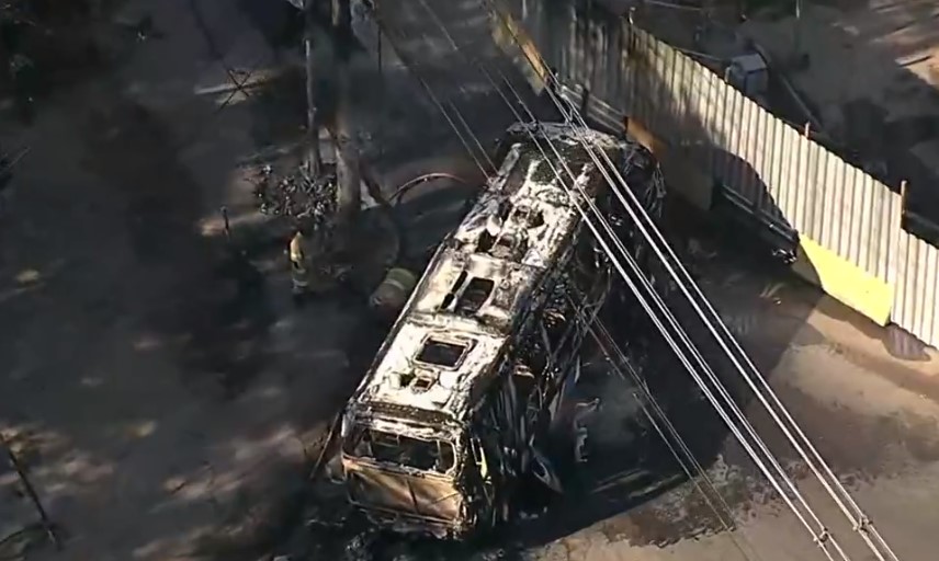 ônibus incendiado na Zona Oeste do Rio