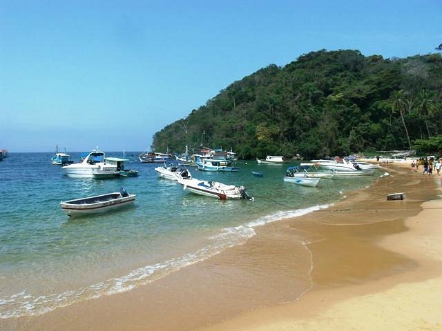 Bombeiros encontram corpo de mulher desaparecida após acidente de barco em Angra dos Reis