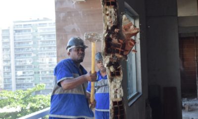 Prédio irregular avaliado em R$ 13 milhões é demolido no Recreio
