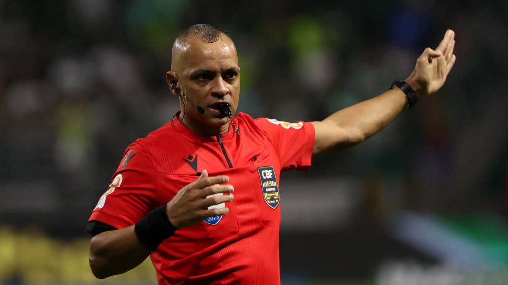 Wilton Pereira Sampaio cercado