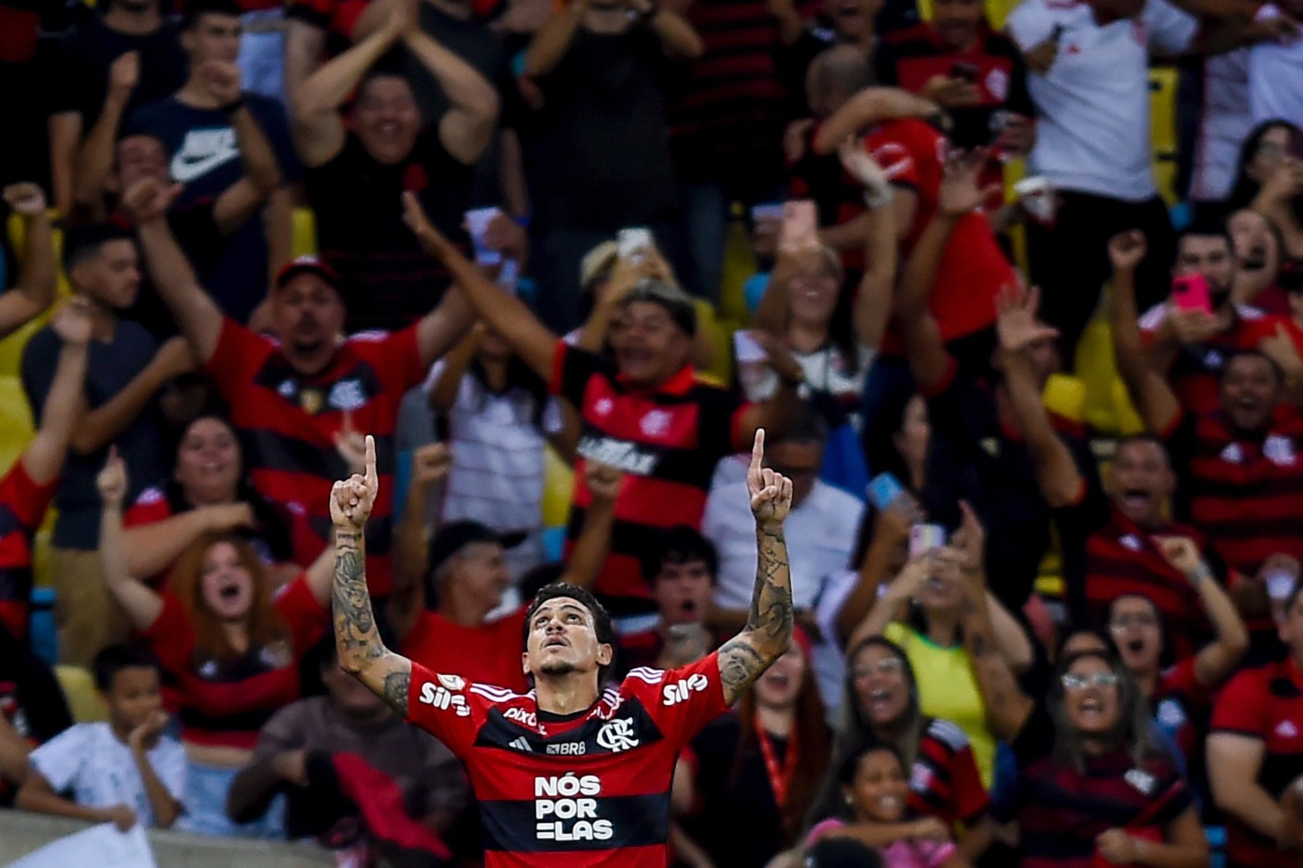 Atlético atropela o Flamengo no Maracanã e entra de vez na briga