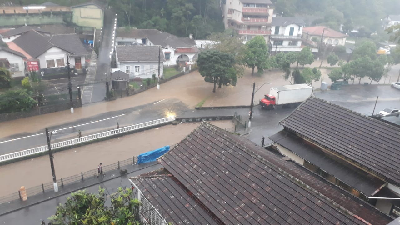 Petrópolis registra 14 ocorrências por conta da chuva