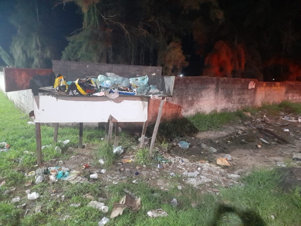 Recém-nascido é encontrado em lixeira na Baixada Fluminense