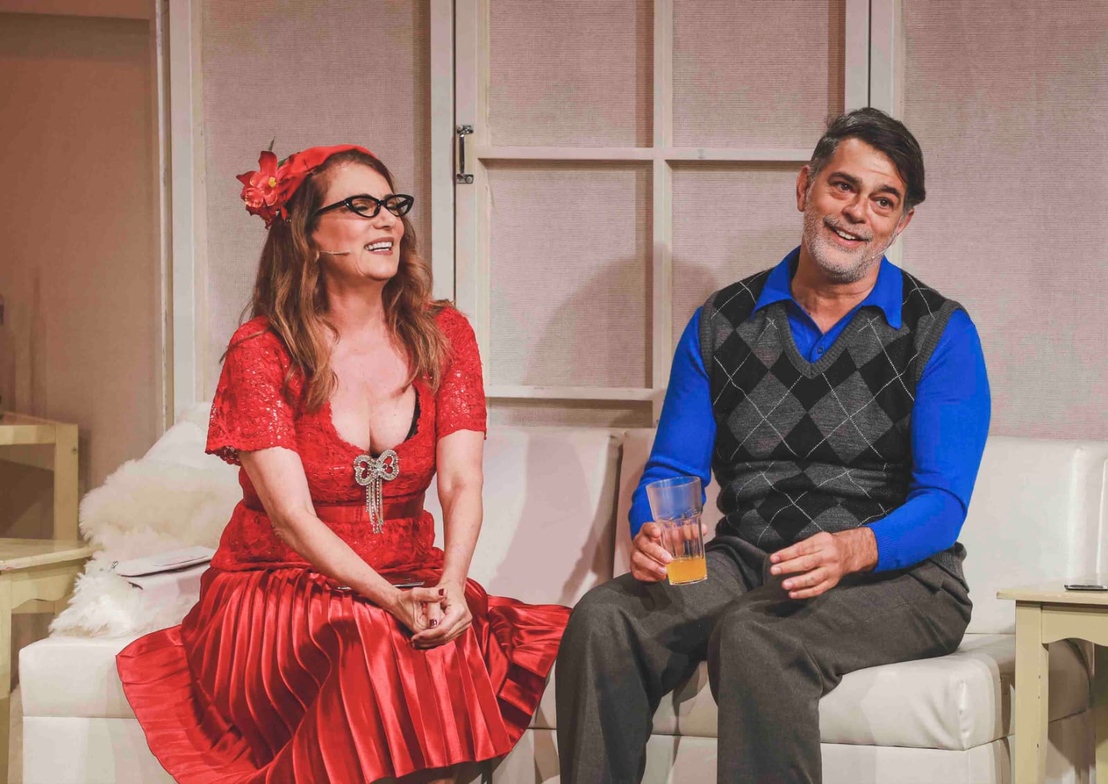 Patricya Travassos e Eduardo Moscovis reestreiam 'Duetos, A Comédia de Peter Quilter' no Teatro Miguel Falabella